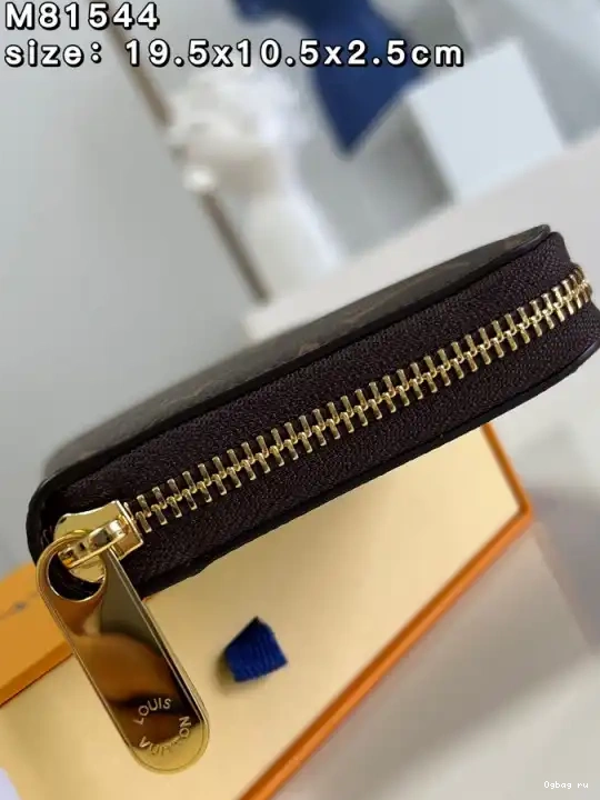 Vuitton ZIPPY Louis WALLET 0524